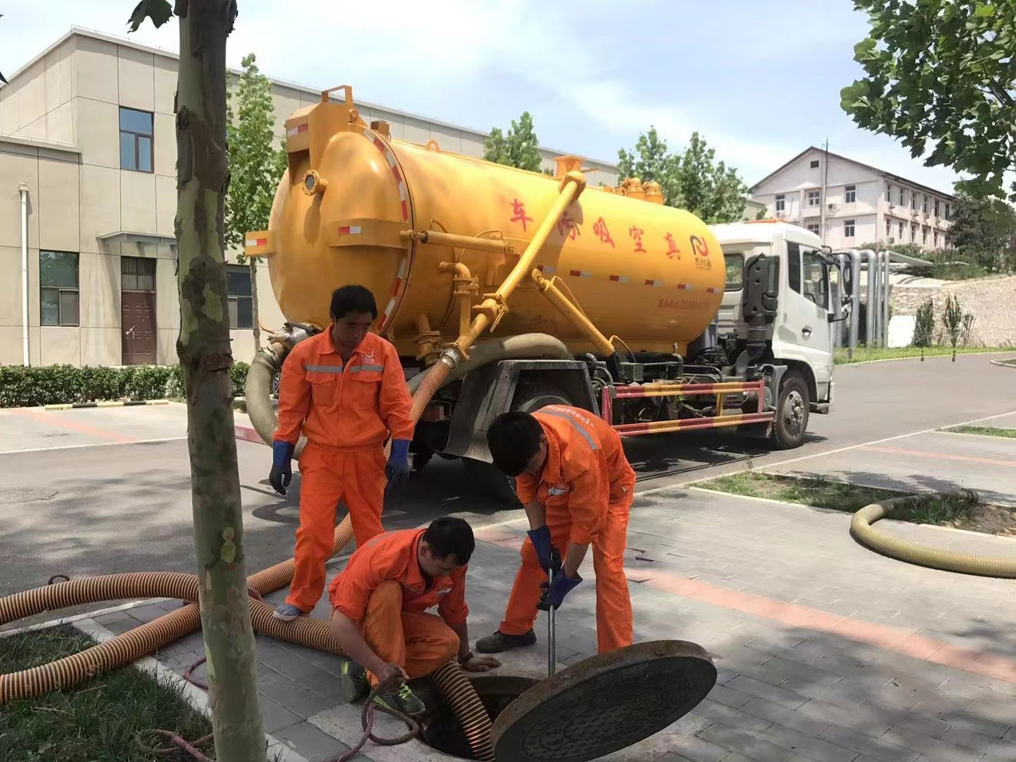 黄江镇化粪池清理与5-8吨吸粪车施工效率分析